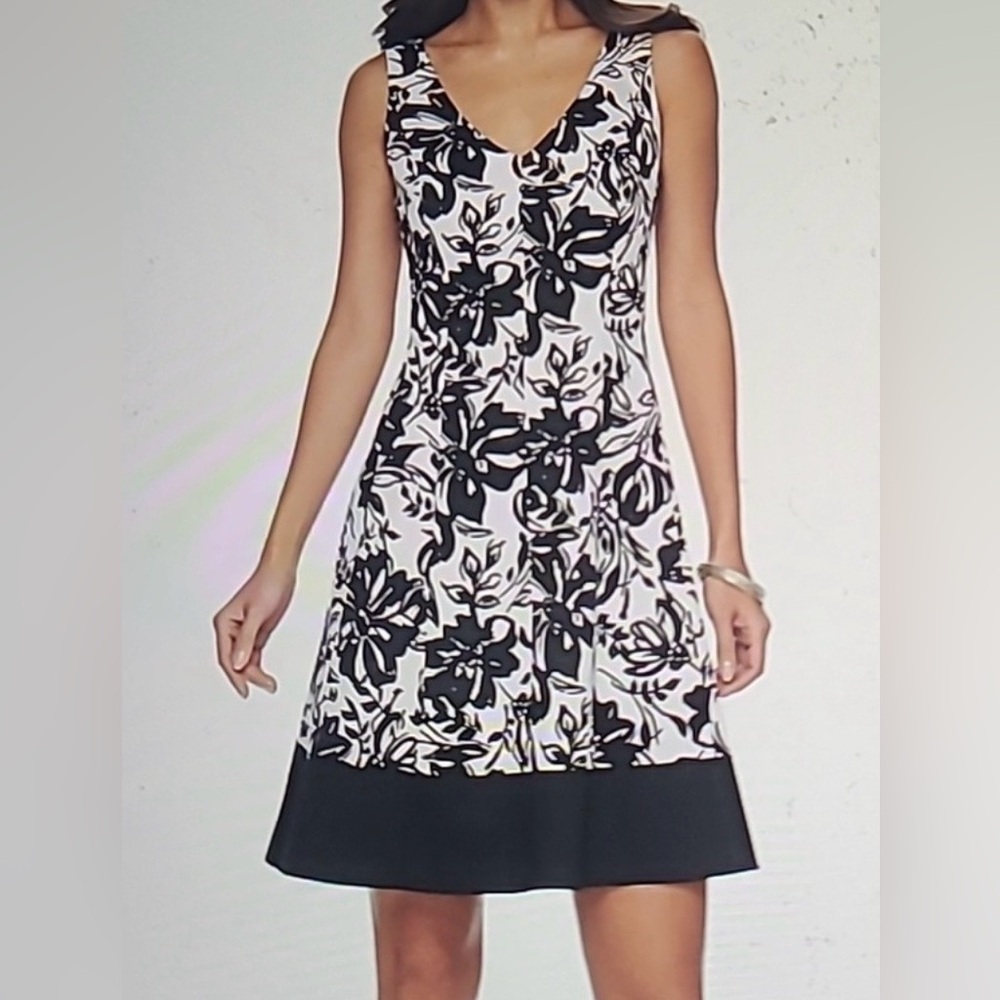 Chaps Black & White Floral V-Neck Above the knee Dress